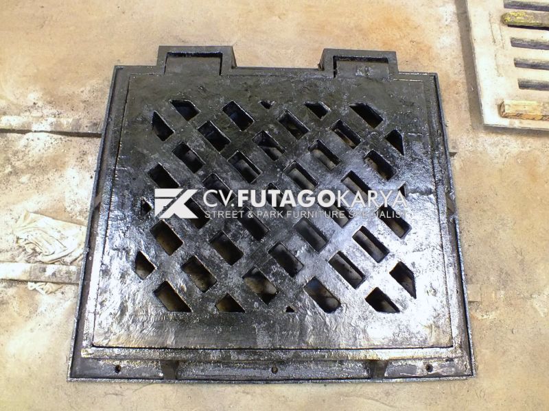 Besi Penutup Selokan / Grill Selokan Besi
