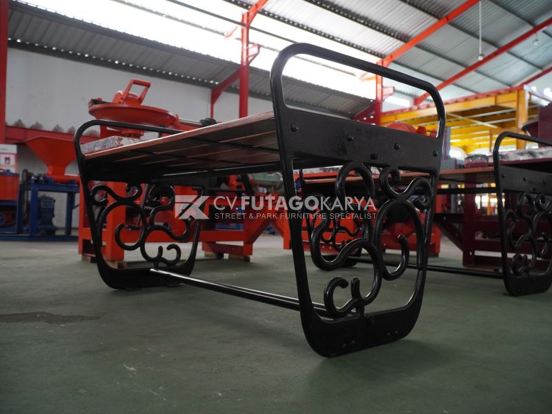 Bangku Minimalis Besi Desain Antik