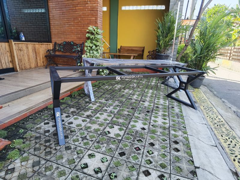 Meja Hollow Besi Solusi Furniture Tahan Lama