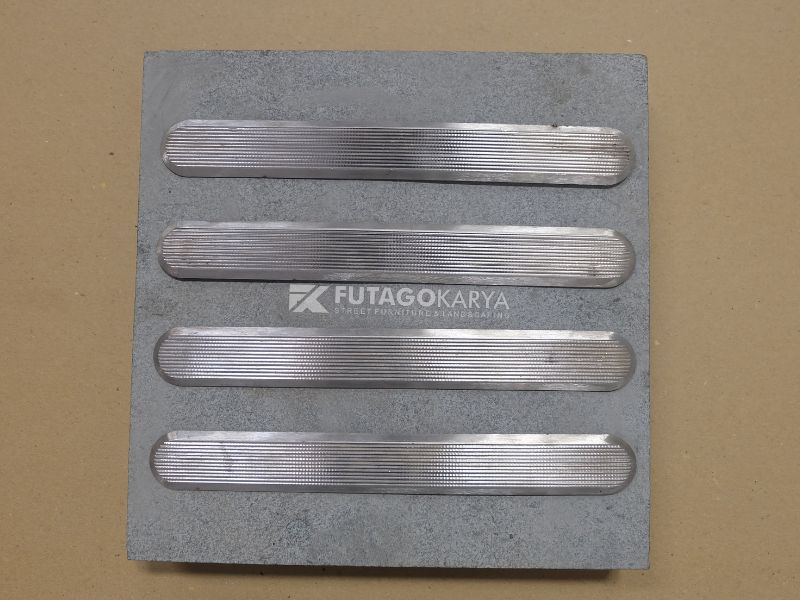 Pemasangan Guiding Block Solusi Aksesibilitas untuk Tunanetra