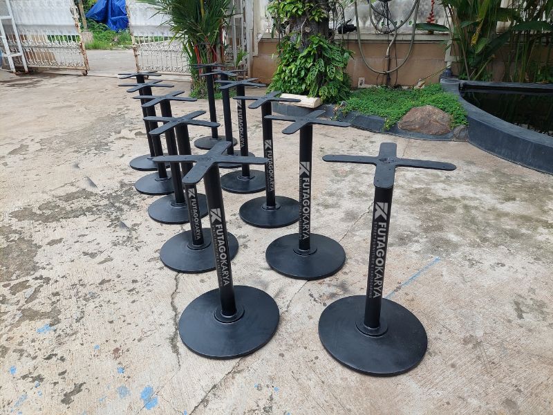 Desain Kaki Meja Besi Estetik dan Elegan