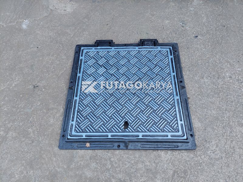 Cover Manhole Besi Cor Terbaik untuk Drainase