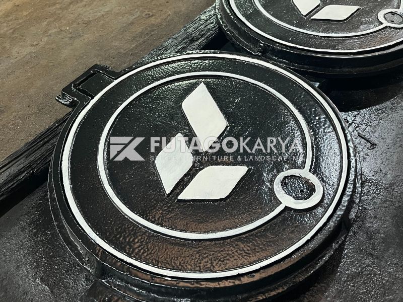 Tutup Manhole Besi Cover Drainase Berkualitas