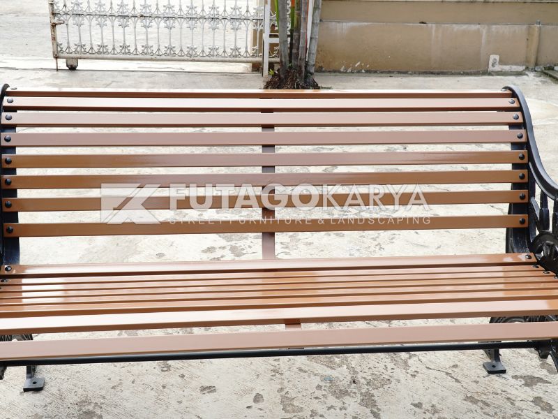 Bangku Taman Besi