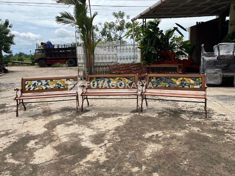 Kursi Taman Outdoor Estetika Ruang Terbuka