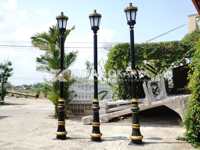 Lampu Taman Tiang Klasik Outdoor