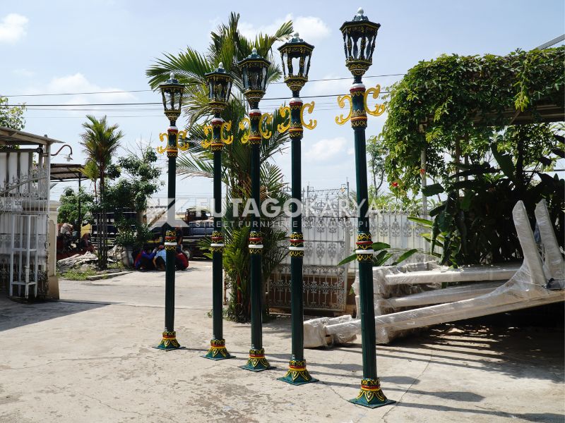 Tiang Lampu Klasik