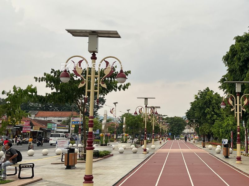 Tiang Penerangan Jalan Umum untuk Kota Modern