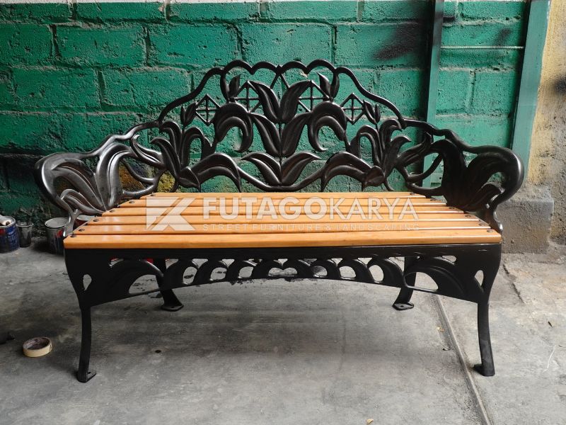 Kursi Taman Besi Cor Estetik dan Tahan Lama