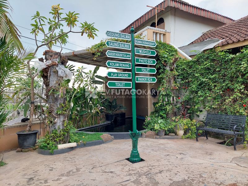 Plang Arah Jalan Istimewa Kualitas Visual Terbaik