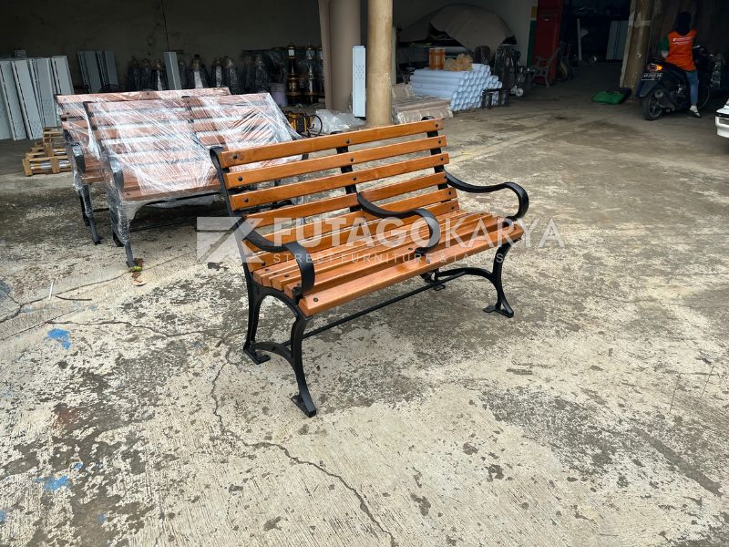 Kursi Taman Outdoor Minimalis Elegansi