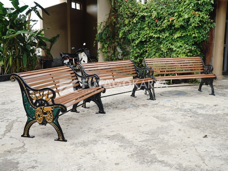 Model Kursi Taman Minimalis Estetik Ruang Terbuka