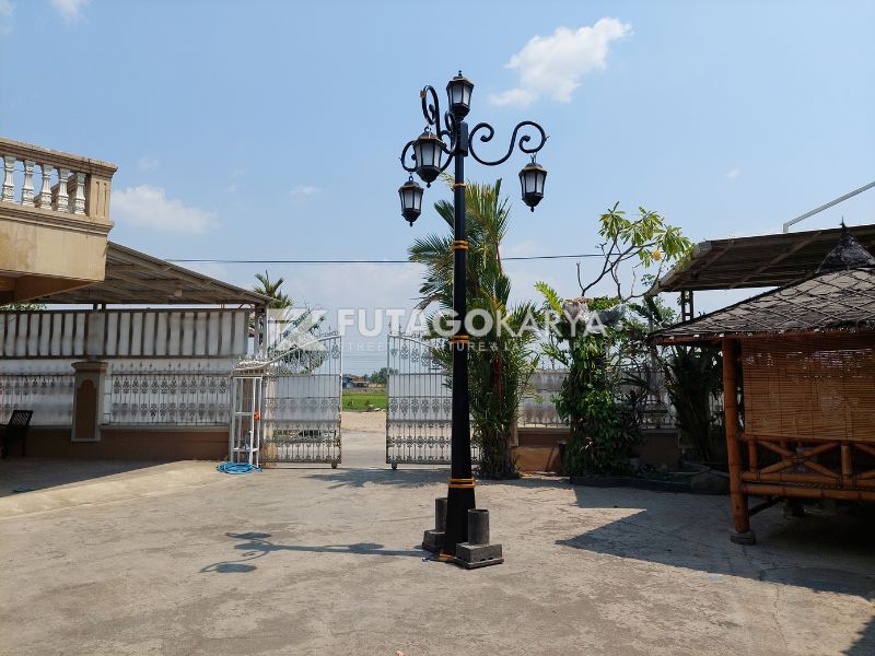Tiang Lampu Jalan Klasik