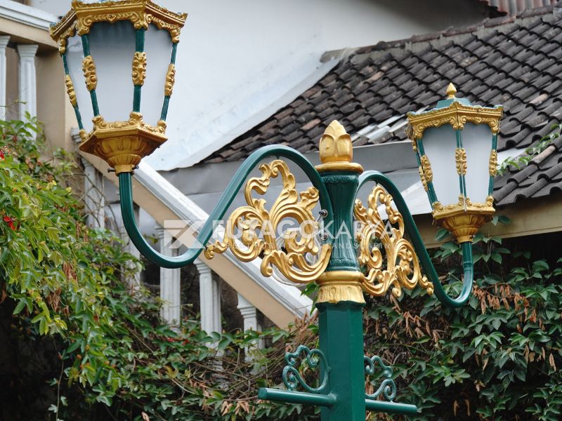 tiang lampu jalan klasik