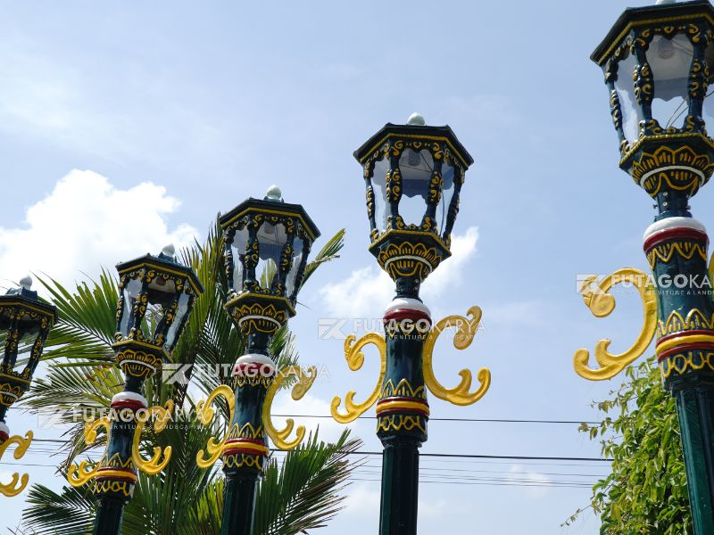 tiang lampu taman