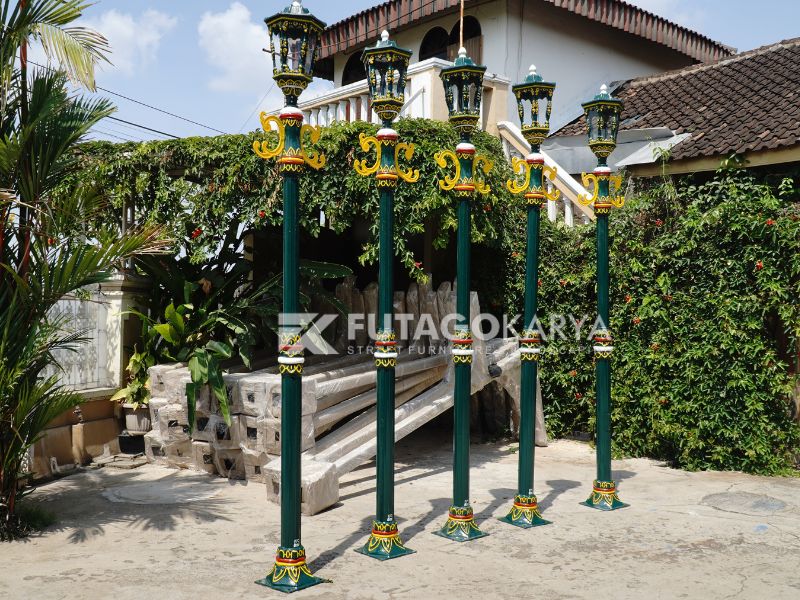 tiang lampu taman