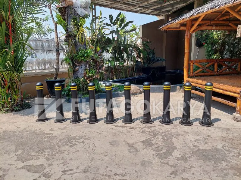 Apa Itu Bollard Pemisah Jalur?