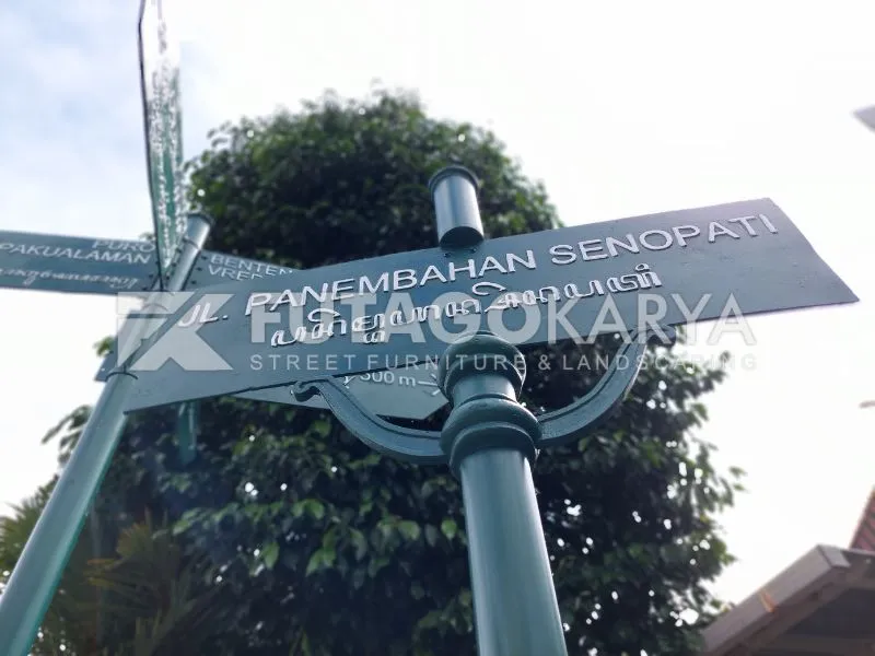 Tiang Papan Nama Jalan