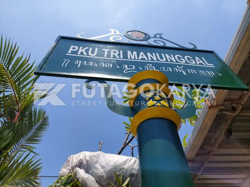 Apa Itu Tiang Papan Nama Outdoor?