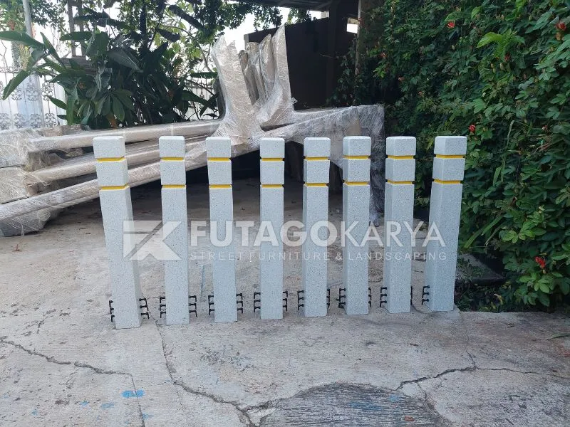 bollard keamanan jalan
