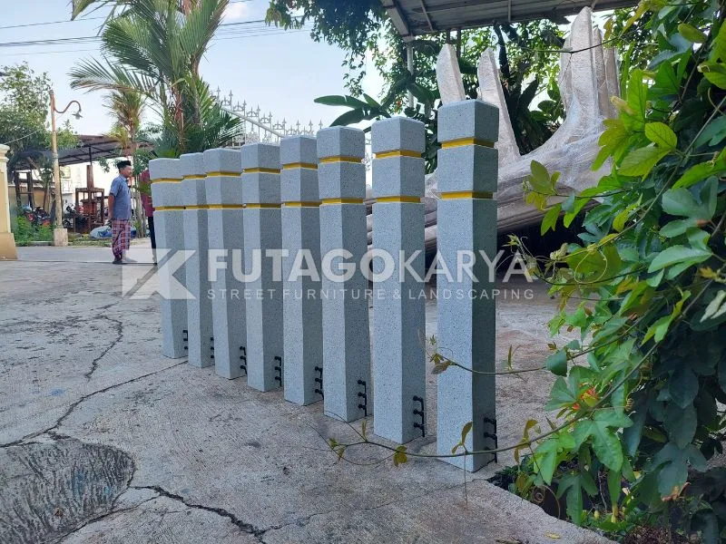 bollard keamanan jalan